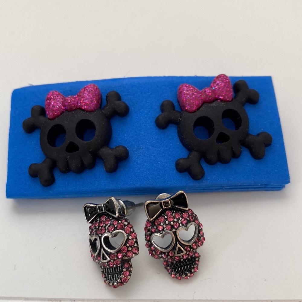 Skull earrings